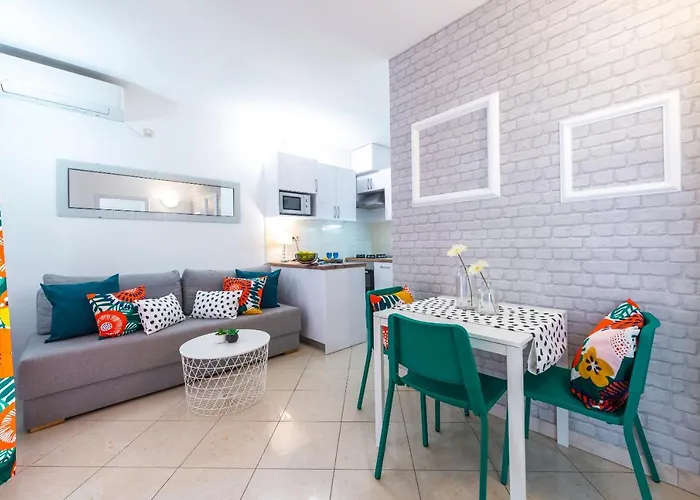 Niko\'S Charming Apartment With Free Parking